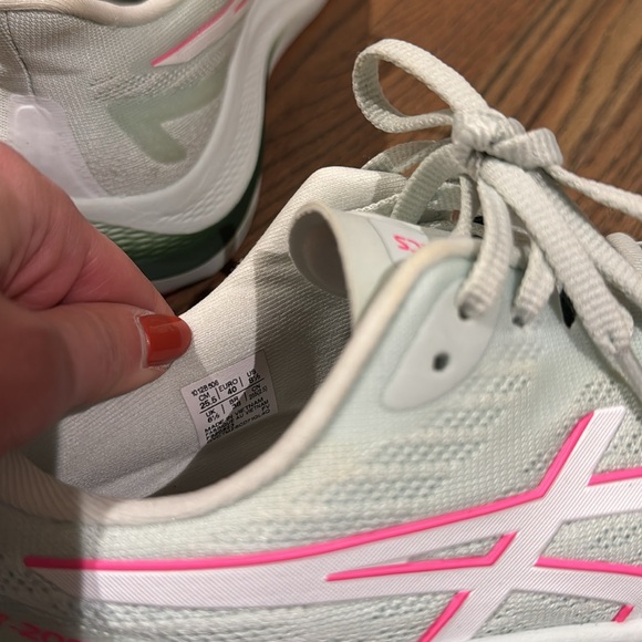 Women’s Asics GT 2000 - Picture 5 of 9